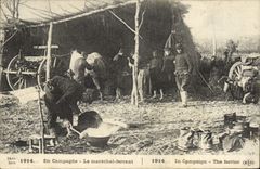 CPA Cheval Hippisme Equitation En campagne Le marechal Ferrant Militaria 