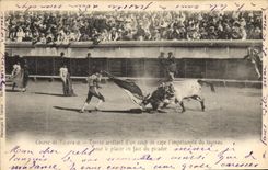 Postal Corrida Curso de toros Torero que deciden de un golpe de cabo la impetuosidad del toro para colocarlo en frente del picador