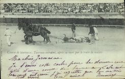 CPA Corrida Course de taureaux Taureau entraine apres sa mort par le train de mulets 