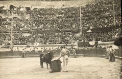 TARJETA FOTA Nimes Corrida Corrida de toros Puesta se murió