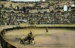 Postal Corrida Corrida de toros el banderillo acaba de pinchar y se esquiva