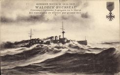 CPA Bateau de Guerre Waldeck Rousseau Croiseur Cuirasse Francais de 1er rang Medaille 