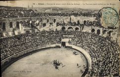 Postal Corrida Corrida de toros Nimes Curso de puesta se murió en las arenas el toro muerto arrastra por las mulas