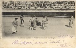 CPA Corrida Course de Taureaux Puntillero donnant le coup de grace