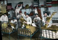 CPA Militaria Infanterie Musiciens se preparant pour le concert Musique Cuivres Saxophone 