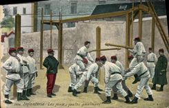 CPA Militaria Infanterie Les jeux joutes gauloises 