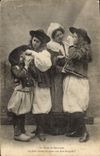 CPA Folklore La danse en Bretagne 