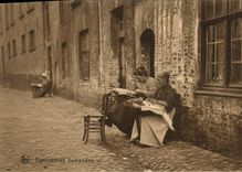 CPA Folklore Dentelle Dentelliere Dentellieres flamandes 