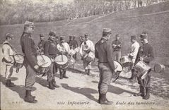 CPA Militaria Infanterie Ecole des tambours 