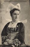 CPA Folklore Jeune fille de Pont Aven 