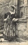 Postal Folclore Muchacha de Fouesnant
