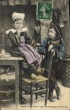 CPA Folklore Enfants Bretagne 