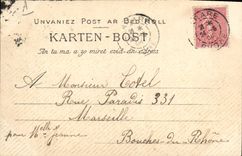 CPA Folklore Famille de Plougastel Daoulas Costume de fete 