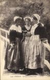 CPA Folklore Tredion Groupe de jeunes filles 