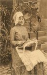 CPA Folklore Dentelle Dentelliere flamande 