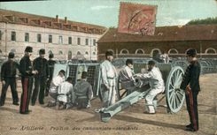 CPA Militaria Artillerie Position des canonniers servants 