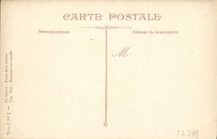 CPA Militaria En guerre Entre deux assauts 