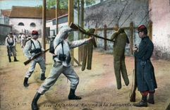 CPA Militaria Infanterie Escrime a la baionnette 