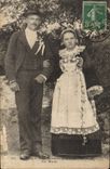 CPA Folklore Cornouailles Les maries Mariage