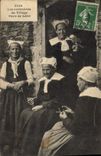 CPA Folklore Les commeres du village Pays de Leon
