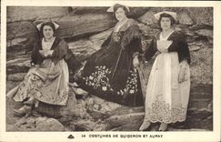CPA Folklore Costumes de Quiberon et Auray