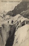 CPA Alpinisme Mer de glace Traversee d'une crevasse