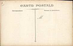 CPA Militaria Pendant la halte Le drapeau 