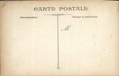 CPA Militaria Pendant la halte Le drapeau