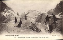 Vintage Postcard Alpinisme Chamonix Passage of a crack has the sea of ice