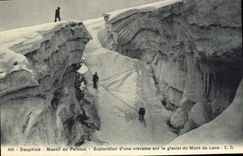 CPA Alpinisme Dauphine Massif du Pelvoux Exploration d'une crevasse sur le glacier du Mont de Lans 