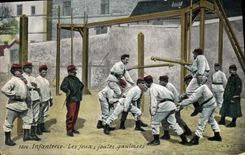 CPA Militaria Infanterie Les jeux joutes gauloises