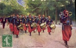 CPA Militaria Les zouzous