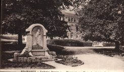 CPA Cinema Ris Orangis Fondation Dranem Monument aux morts des artistes lyriques 