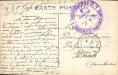 CPA Militaria Pendant la halte le drapeau