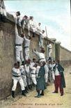 CPA Militaria Infanterie Escalade d'un mur