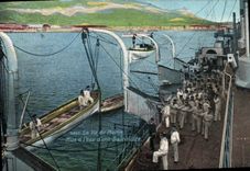 CPA Militaria Marins La vie du marin Mise a l'eau de la baleiniere Baleine