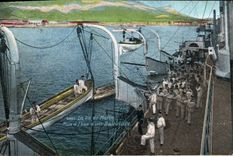 CPA Militaria Marins La vie du marin Mise a l'eau de la baleiniere Baleine