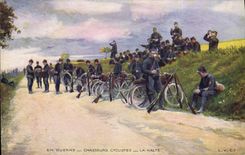 CPA Militaria Chasseurs cyclistes La halte Velo Cycle