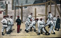 CPA Militaria Infanterie Les jeux Joutes gauloises