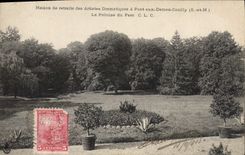 Vintage Postcard Cinema Old people's home of the stage actors has Pont with the Couilly Ladies the lawn of the park