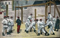 CPA Militaria Infanterie Les jeux Joutes gauloises 