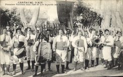 CPA Carnaval d'Aix Aix en Provence Pionniers venitiens dans l'art de lyre sur le dos 