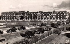 CPM Tennis Deauville Le Normandy Hotel et les tennis Automobile 