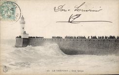 CPA Phare Le Treport Gros temps
