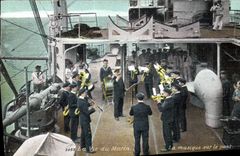 CPA Militaria La vie du marin La musique sur le pont Cuivres 