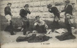 CPA Militaria Un suspect Marins 