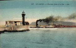 Vintage Postcard Headlight Le Havre the entry Thrown and Cuts it Boat