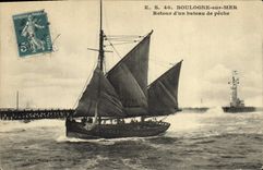 CPA Phare Boulogne sur Mer Retour d'un bateau de peche 