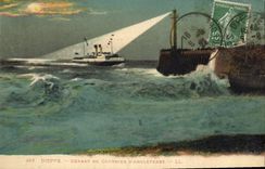 CPA Phare Dieppe Depart du courrier D'Angleterre Bateau