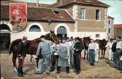CPA Militaria Artillerie La visite des sabots